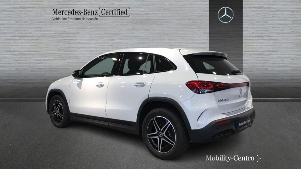 mercedes-eqa-250+-+-amg-line-imagen-3