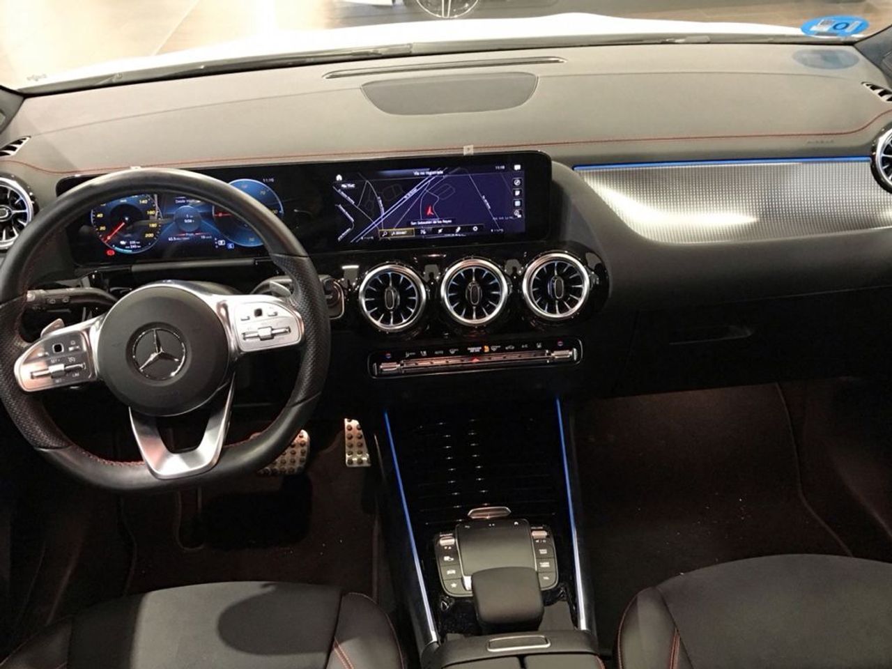 mercedes-eqa-250+-+-amg-line-imagen-7