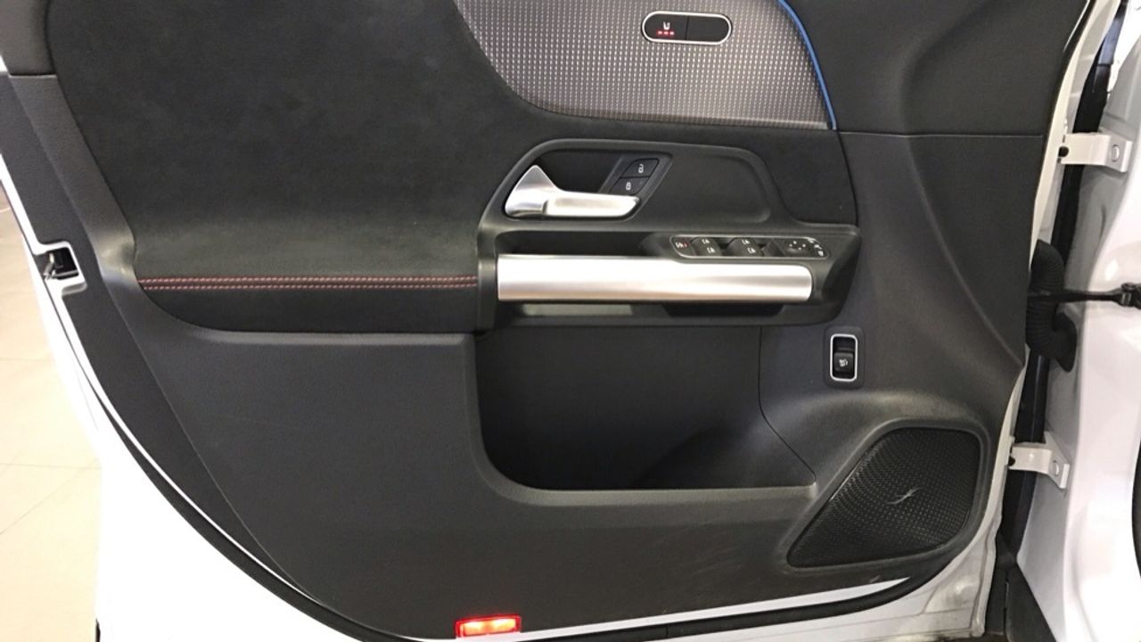 mercedes-eqa-250+-+-amg-line-imagen-22