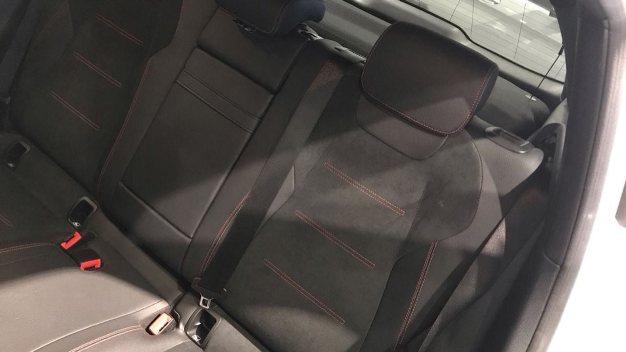 mercedes-eqa-250+-+-amg-line-imagen-10