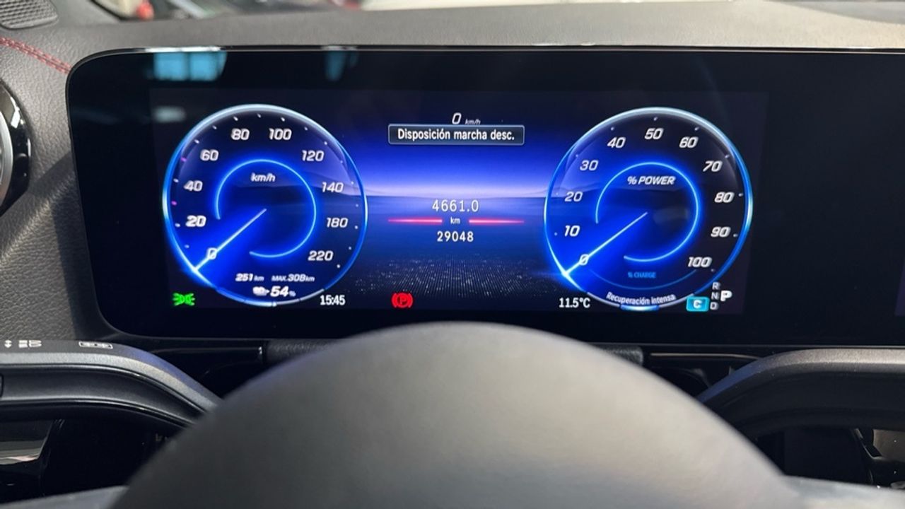 mercedes-eqa-250+-imagen-17