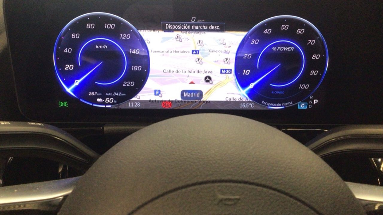 mercedes-eqa-250+-+-amg-line-imagen-17