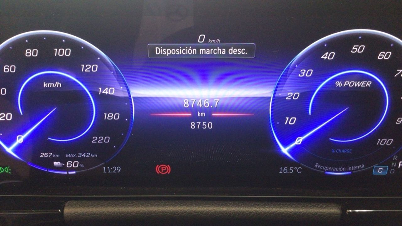 mercedes-eqa-250+-+-amg-line-imagen-23