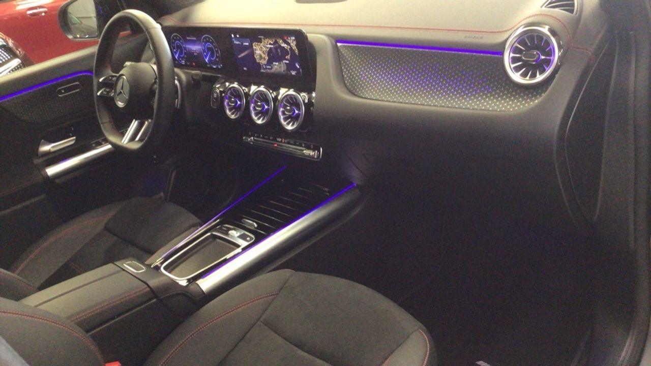 mercedes-eqa-250+-+-amg-line-imagen-9