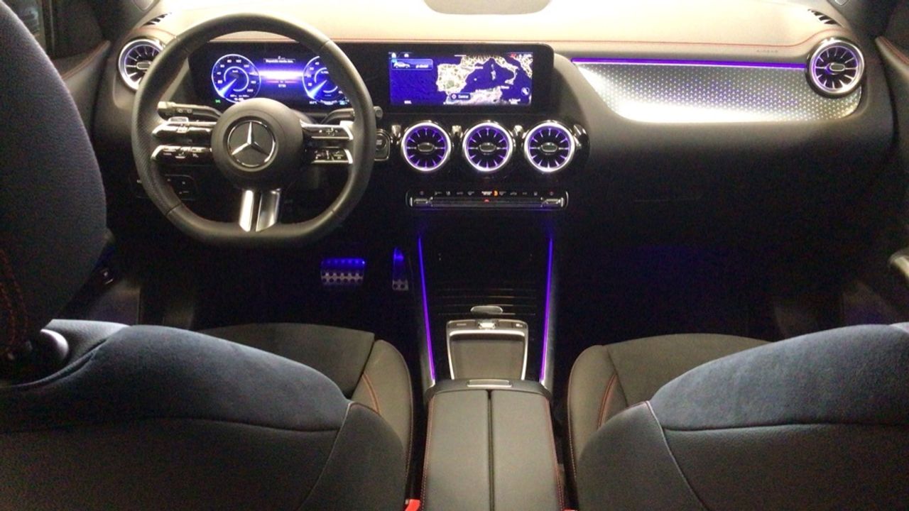 mercedes-eqa-250+-+-amg-line-imagen-7