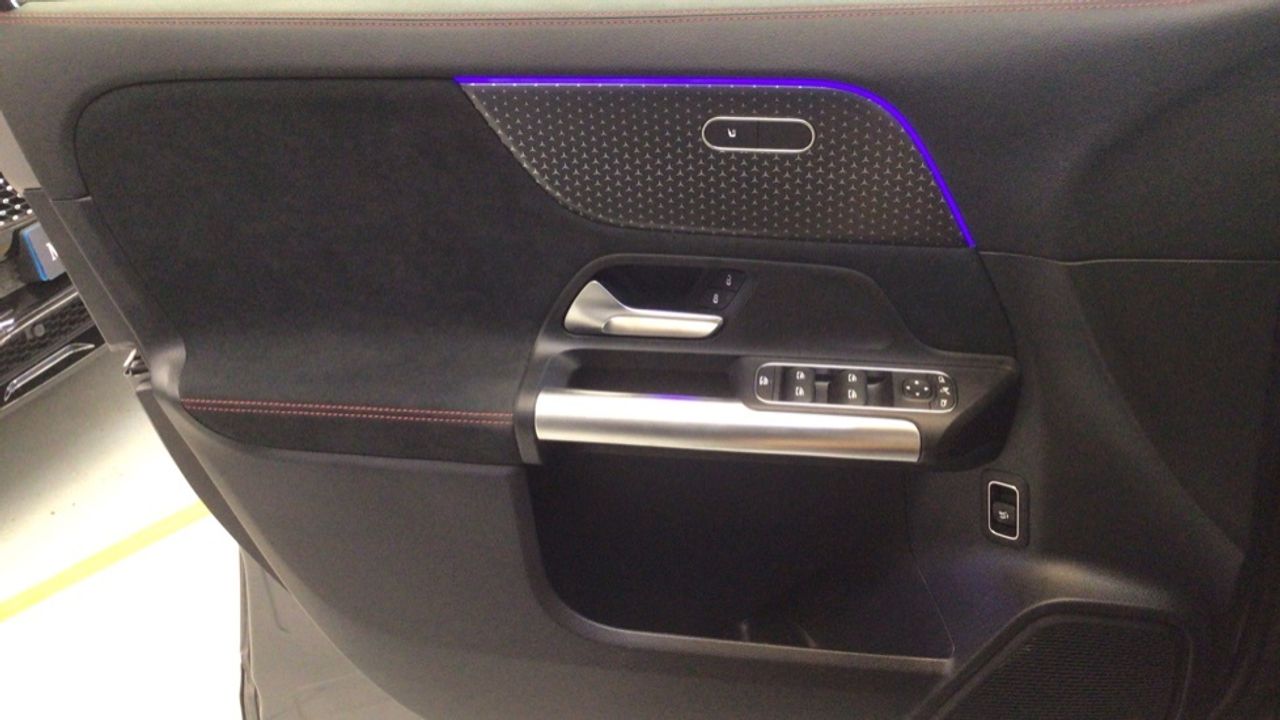 mercedes-eqa-250+-+-amg-line-imagen-21