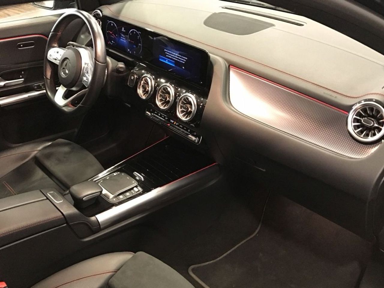 mercedes-eqa-250-amg-line-imagen-9