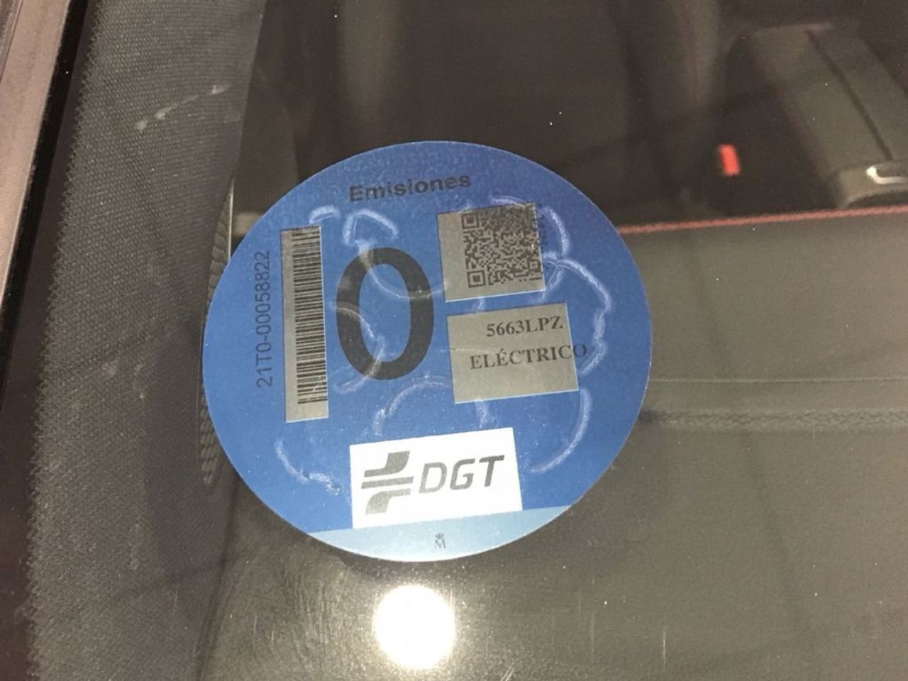 mercedes-eqa-250-amg-line-imagen-12