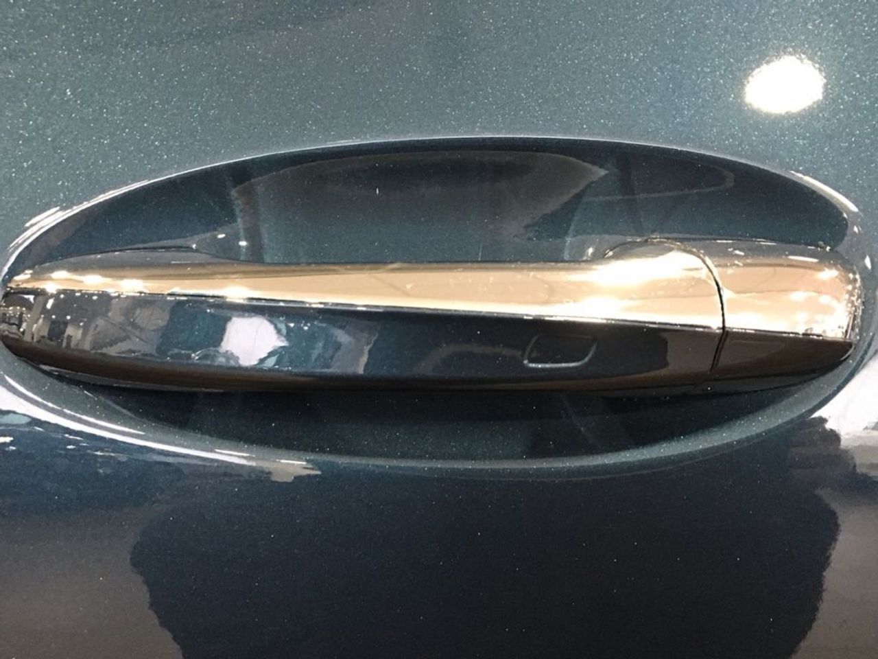 mercedes-eqa-250-amg-line-imagen-13