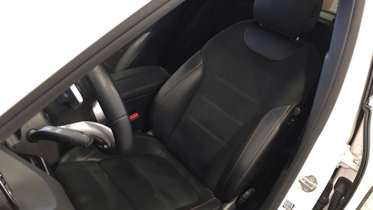 mercedes-eqa-250-amg-line-imagen-6