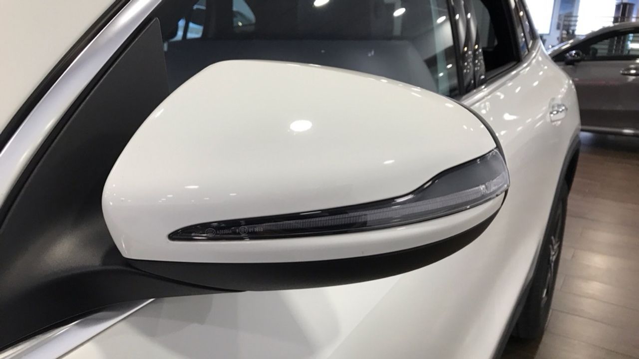 mercedes-eqa-250-amg-line-imagen-17