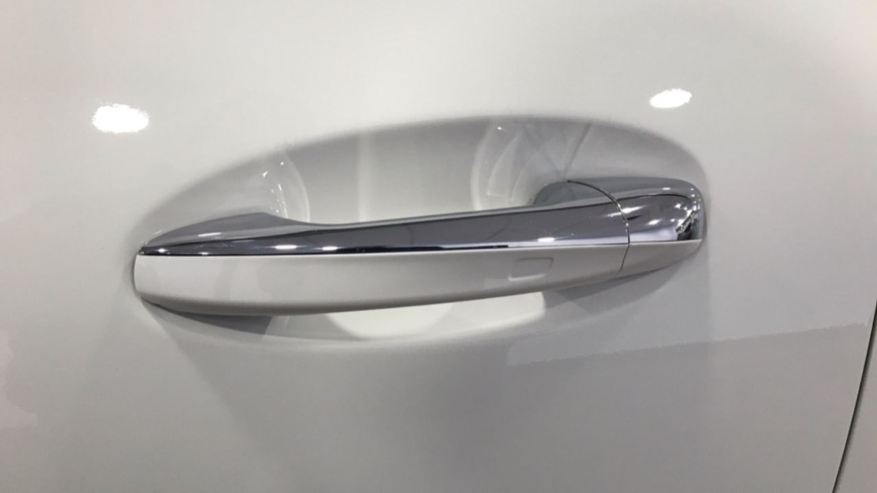 mercedes-eqa-250-amg-line-imagen-12