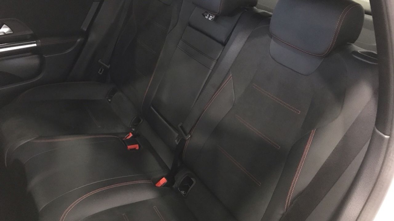 mercedes-eqa-250-amg-line-imagen-10