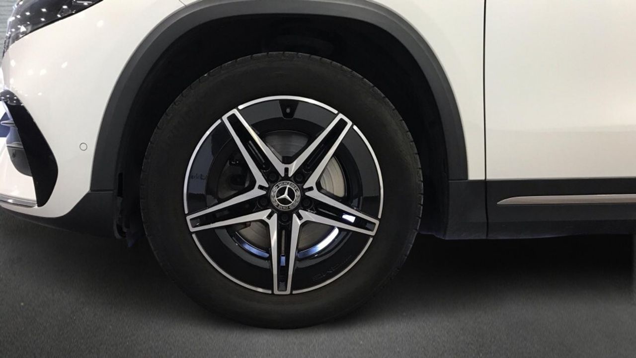 mercedes-eqa-250-amg-line-imagen-4