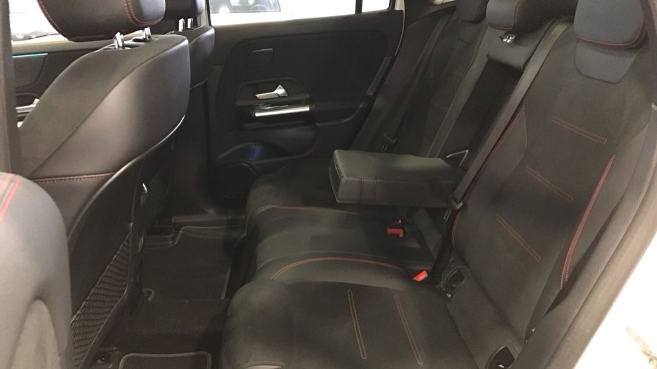 mercedes-eqa-250-amg-line-imagen-13