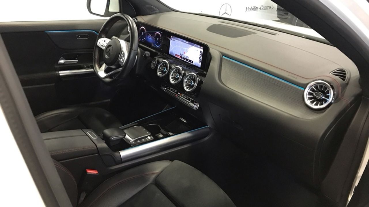 mercedes-eqa-250-amg-line-imagen-9