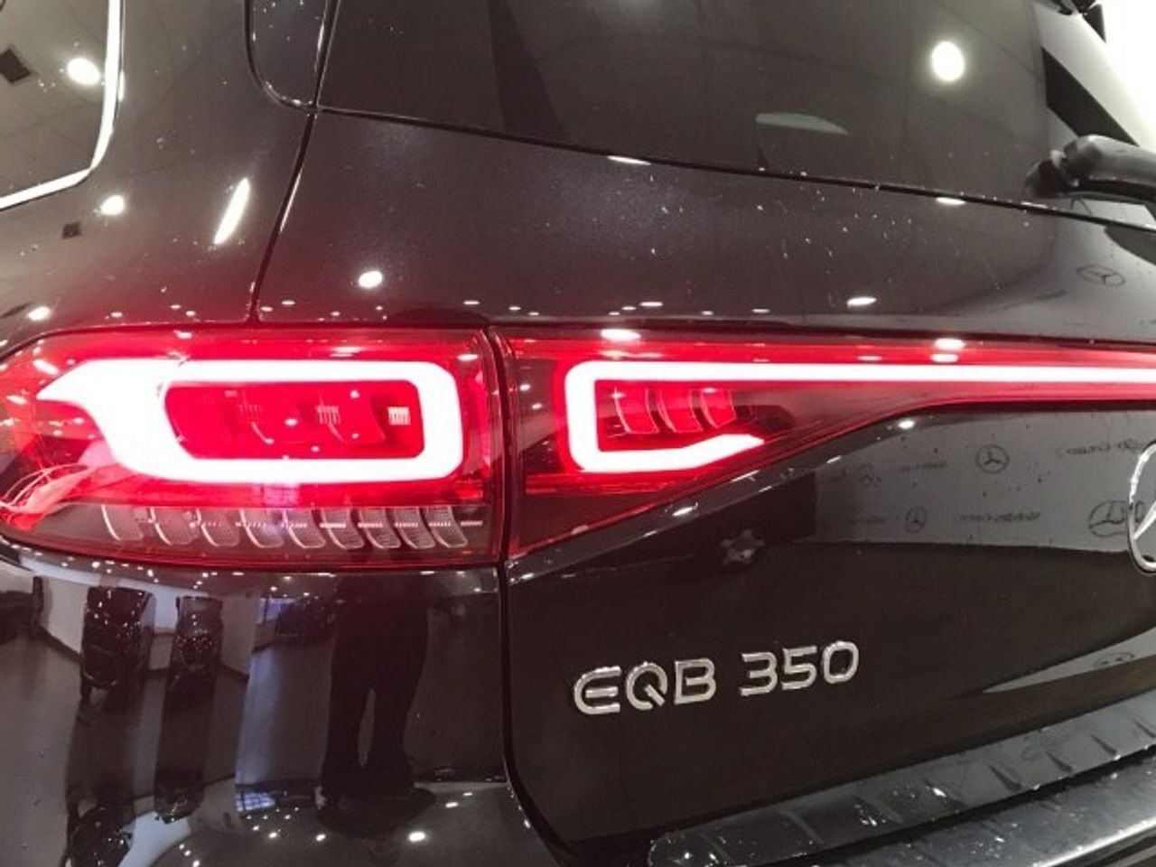 mercedes-eqb-350-4matic-amg-line-imagen-16