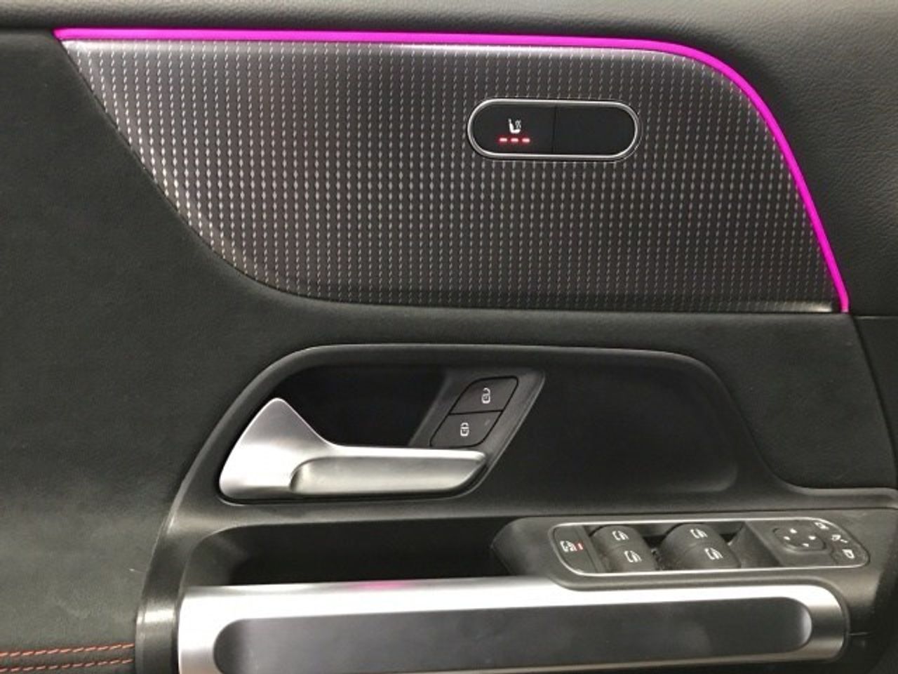 mercedes-eqb-350-4matic-amg-line-imagen-11