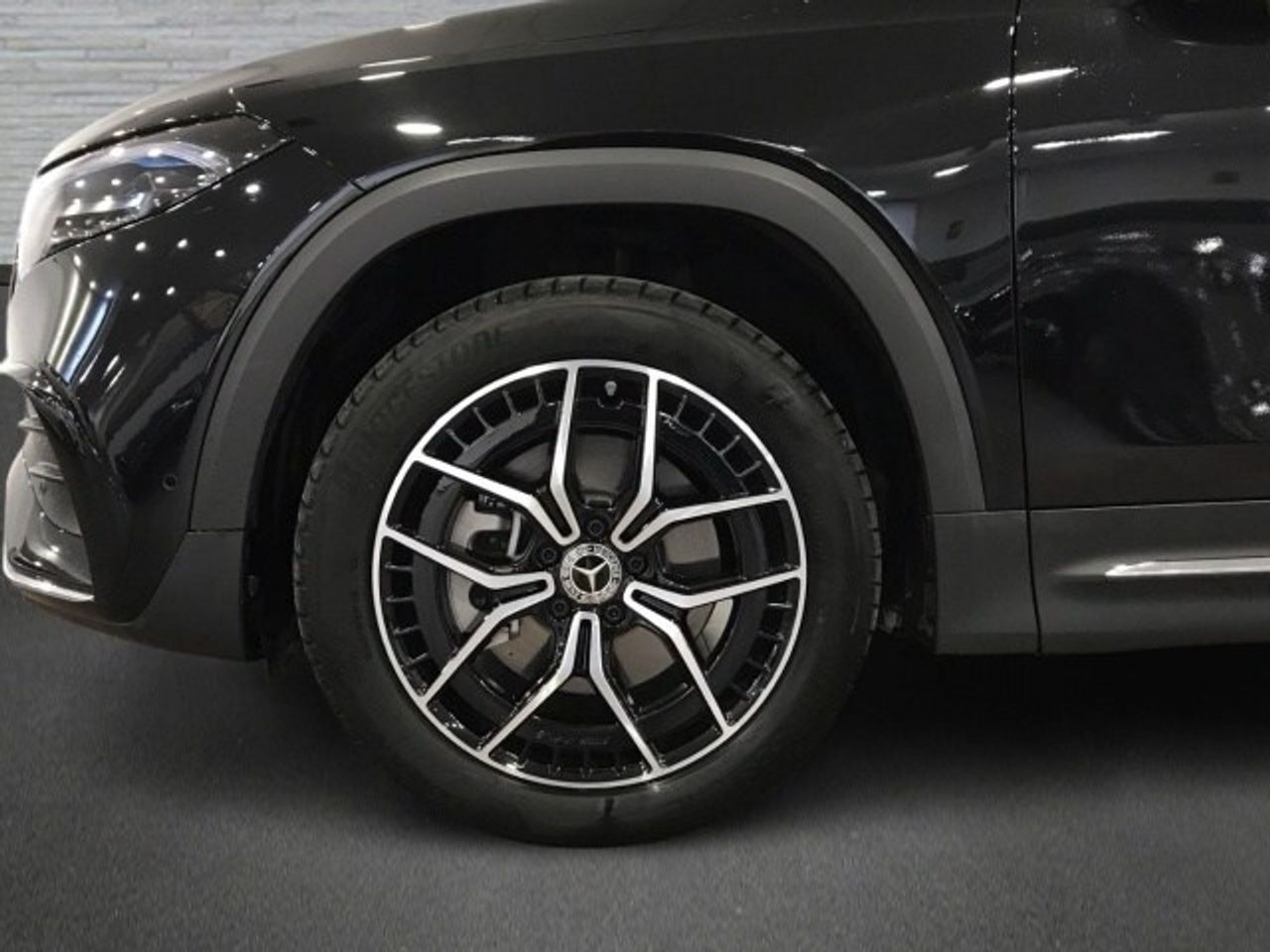 mercedes-eqb-350-4matic-amg-line-imagen-4