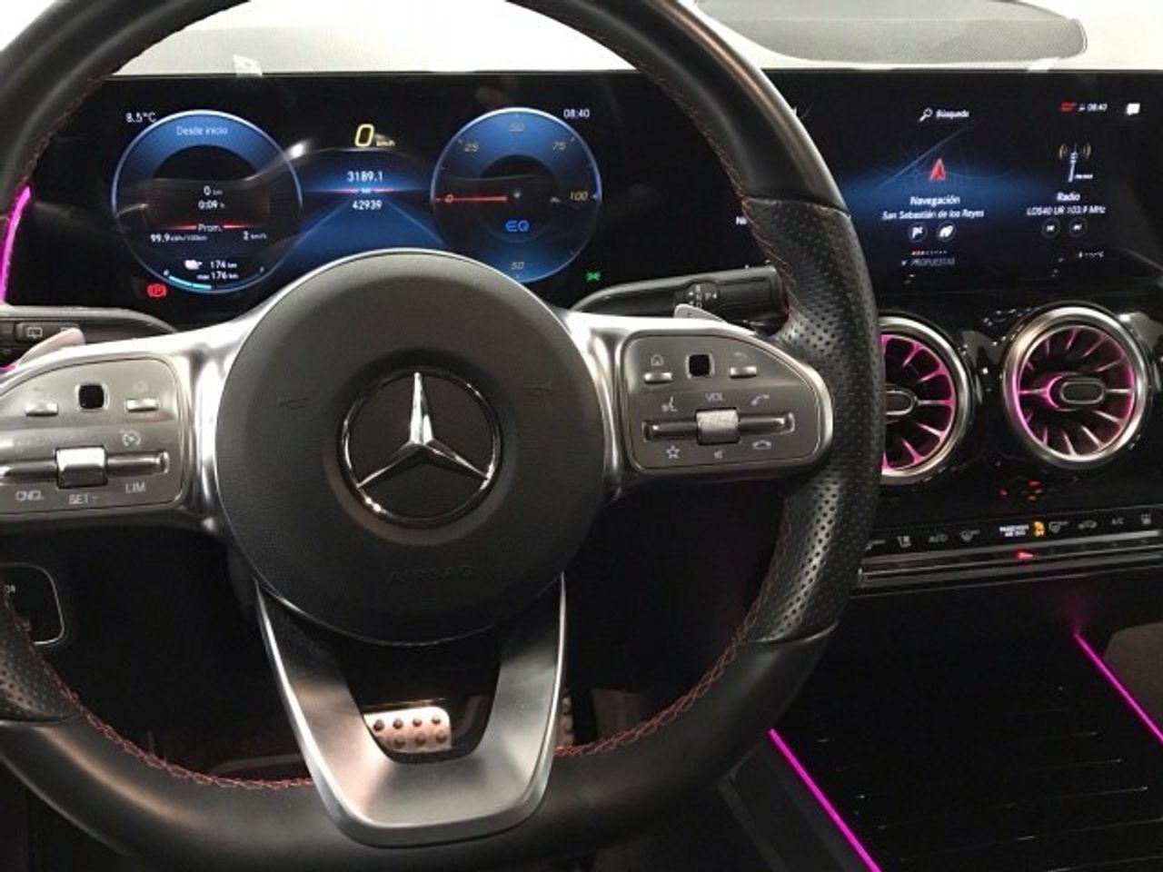 mercedes-eqb-350-4matic-amg-line-imagen-8