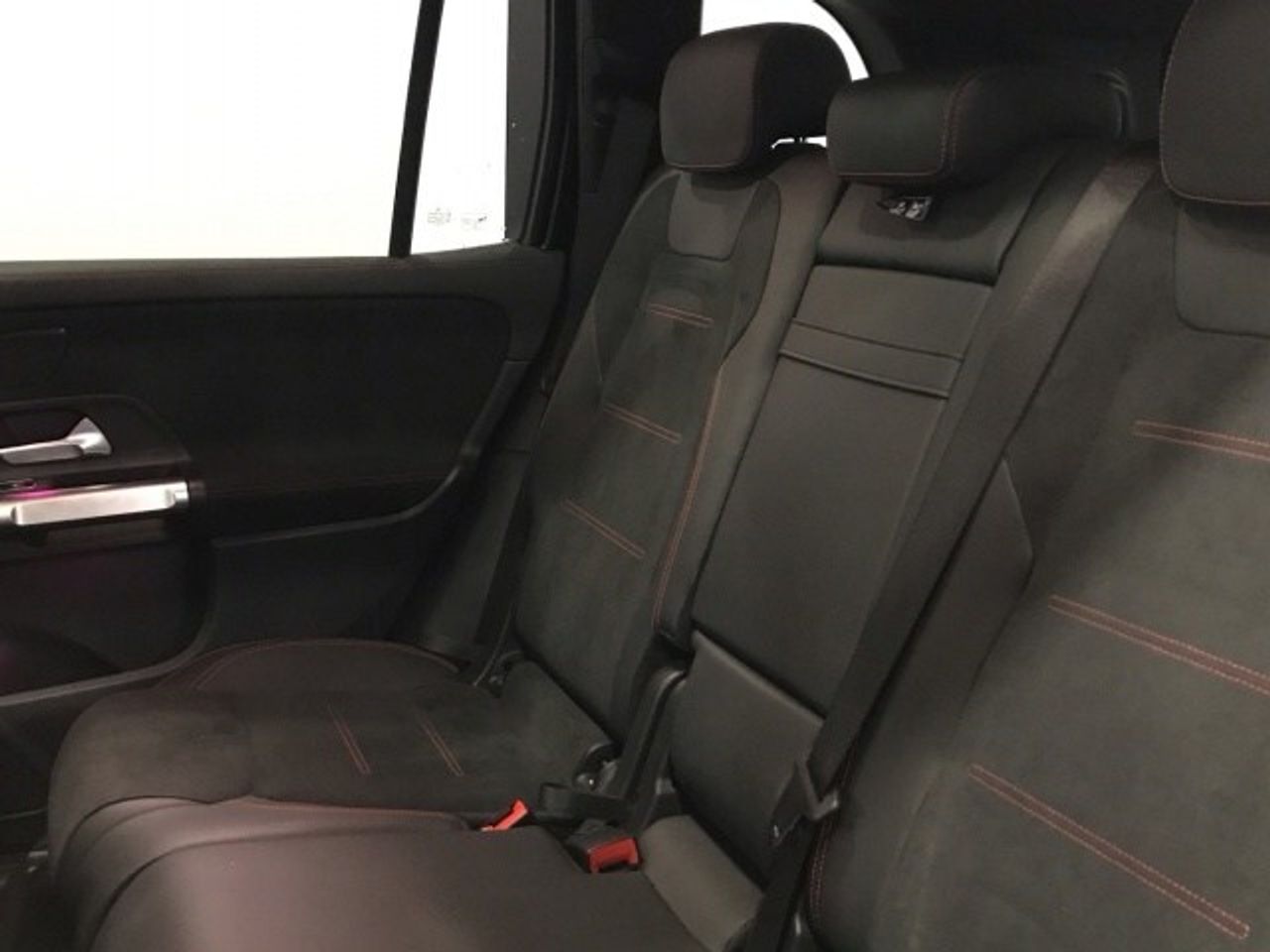 mercedes-eqb-350-4matic-amg-line-imagen-10