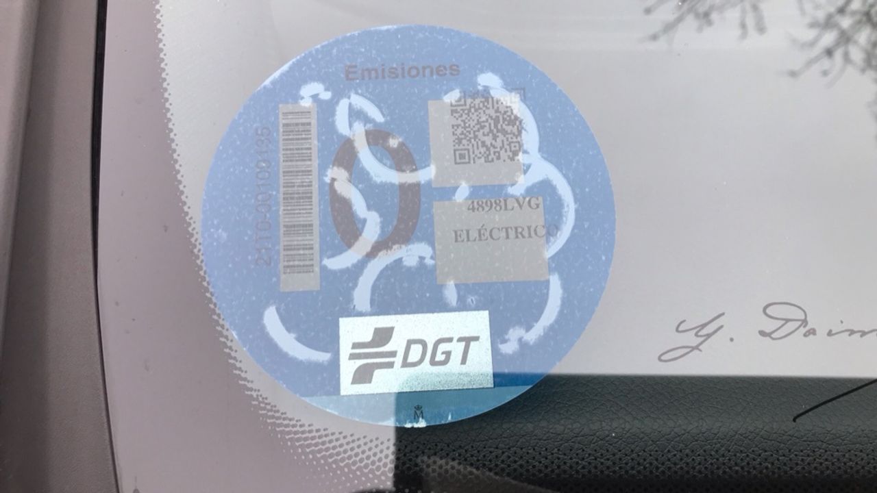 mercedes-eqa-250-amg-line-imagen-16