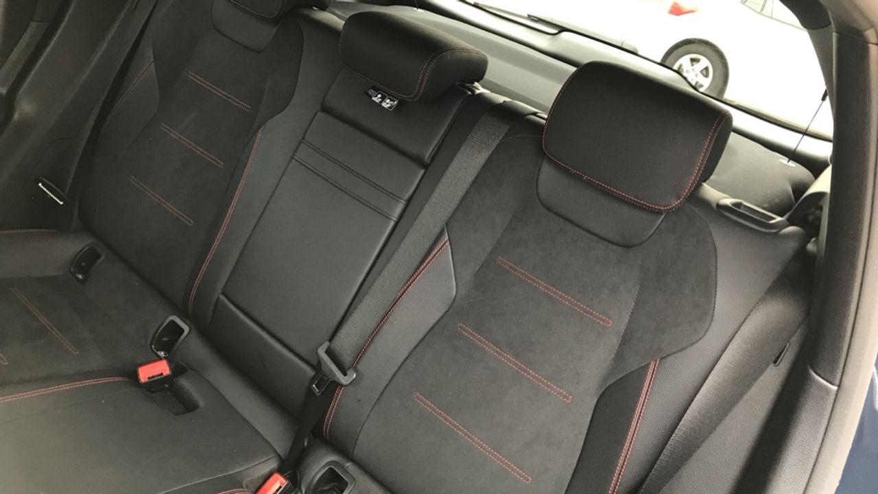 mercedes-eqa-250-amg-line-imagen-10