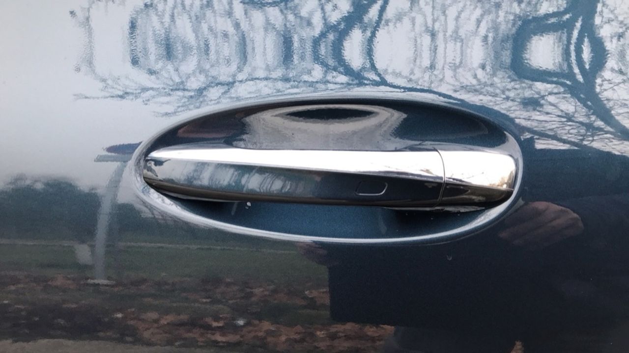 mercedes-eqa-250-amg-line-imagen-12