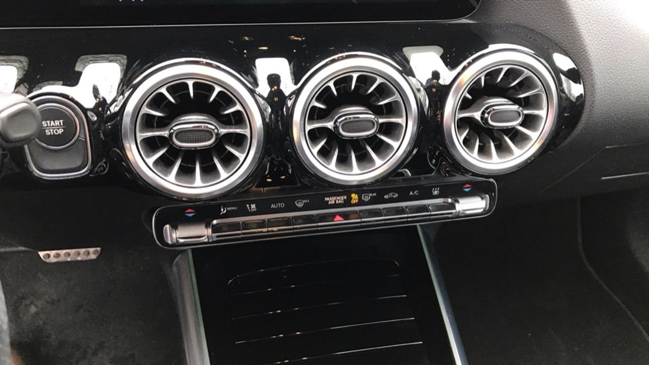 mercedes-eqa-250-amg-line-imagen-21