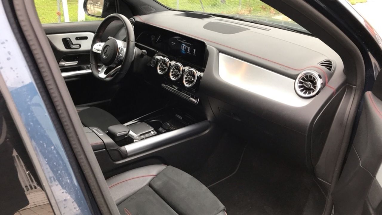 mercedes-eqa-250-amg-line-imagen-9