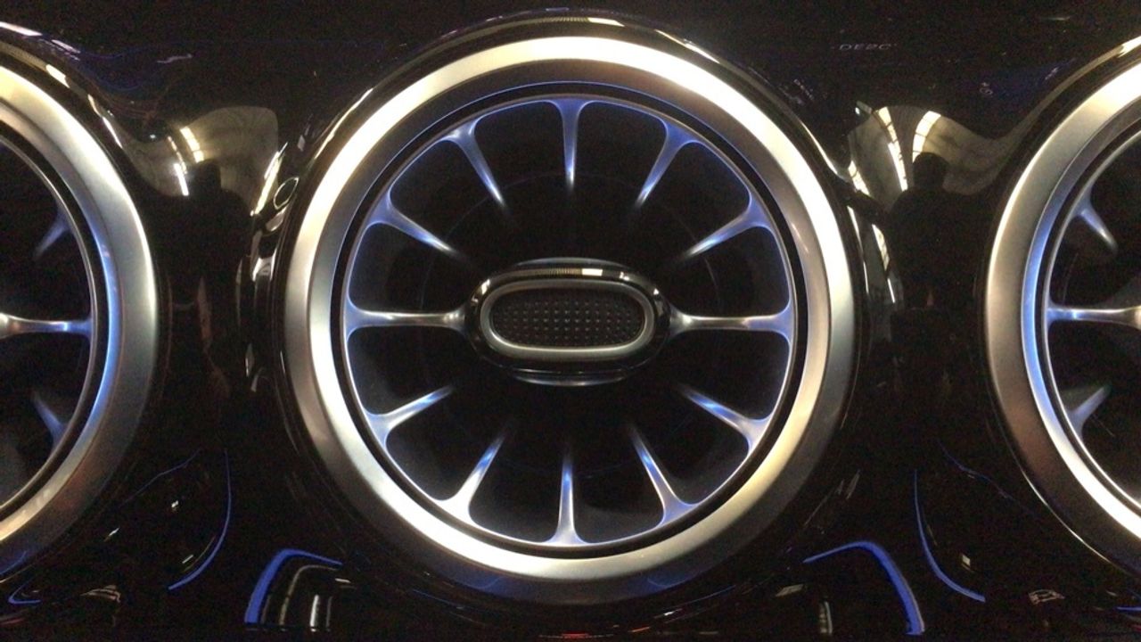 mercedes-eqa-250+-amg-night-edition-imagen-19