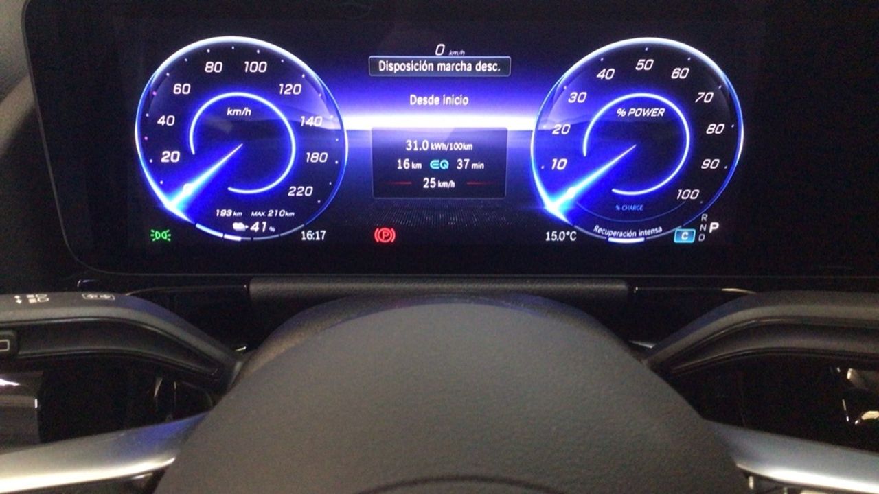 mercedes-eqa-250+-amg-night-edition-imagen-17