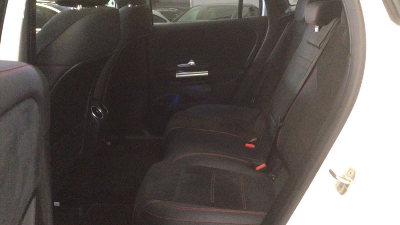 mercedes-eqa-250+-amg-night-edition-imagen-10