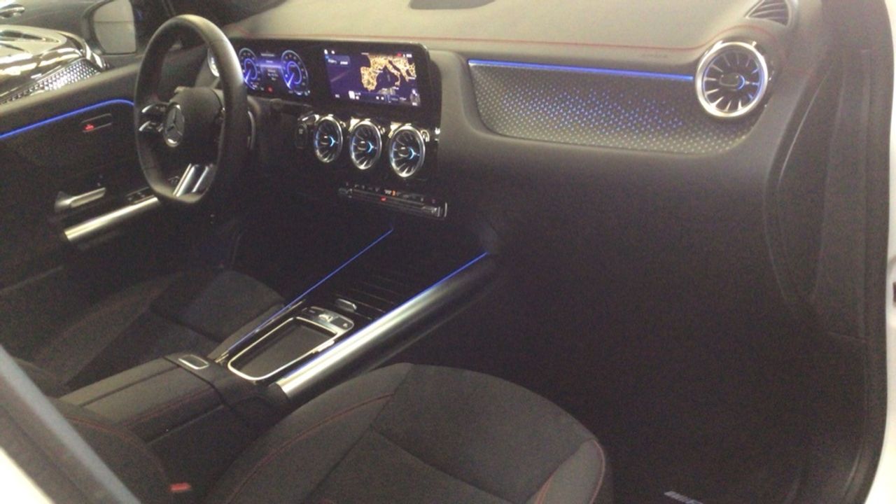 mercedes-eqa-250+-amg-night-edition-imagen-9