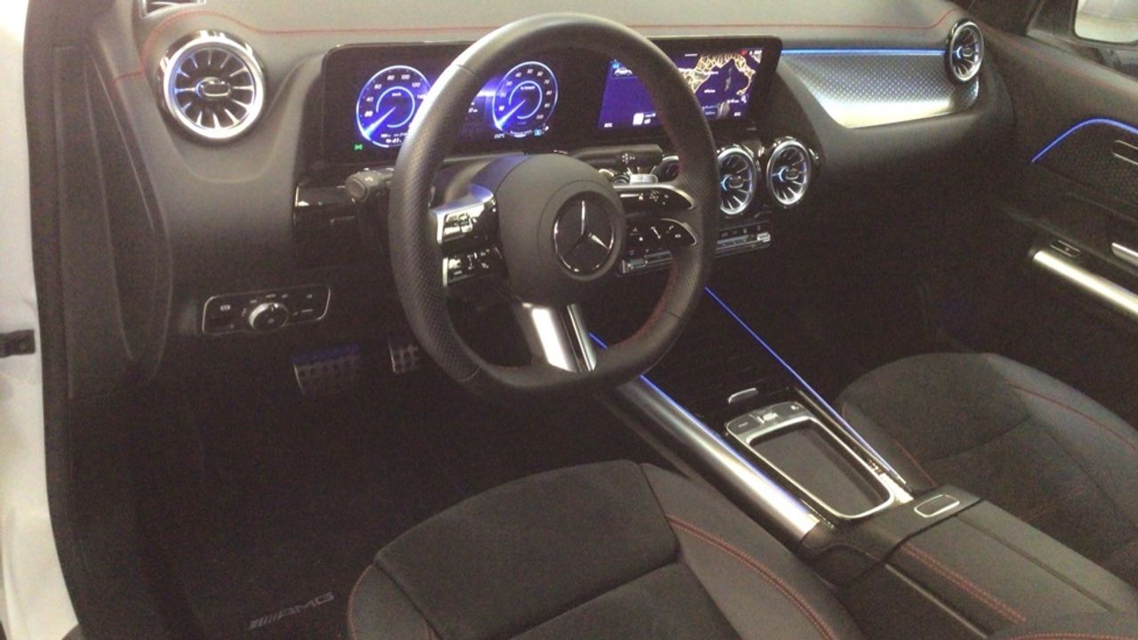 mercedes-eqa-250+-amg-night-edition-imagen-5