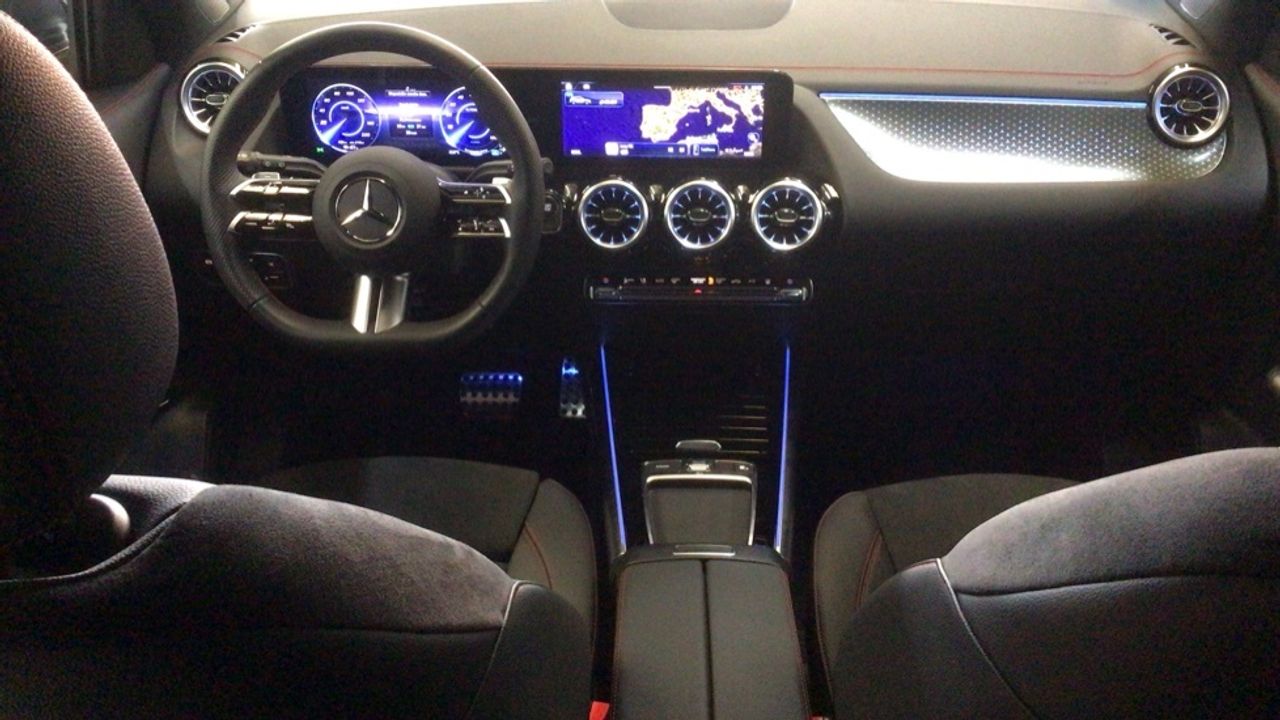 mercedes-eqa-250+-amg-night-edition-imagen-7