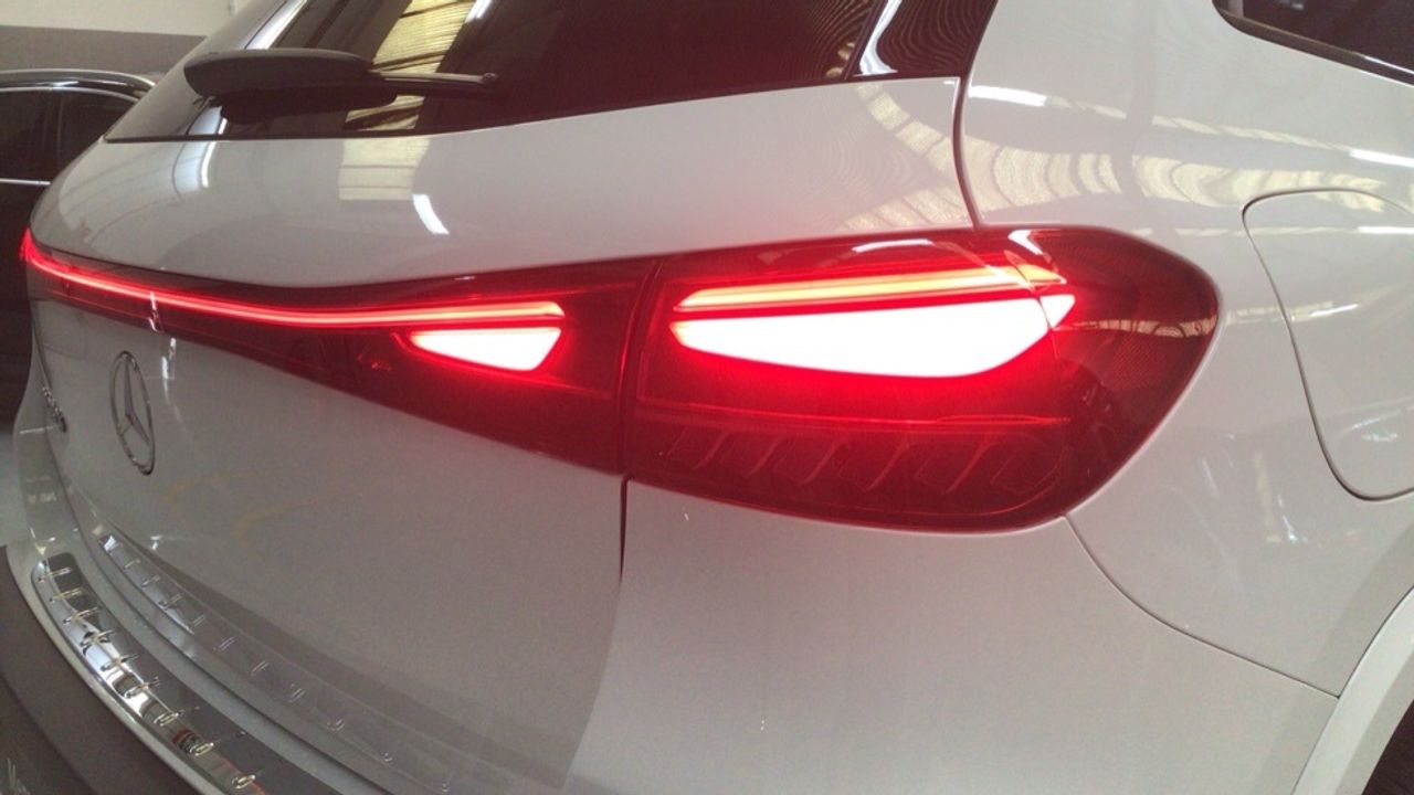 mercedes-eqa-250+-amg-night-edition-imagen-14