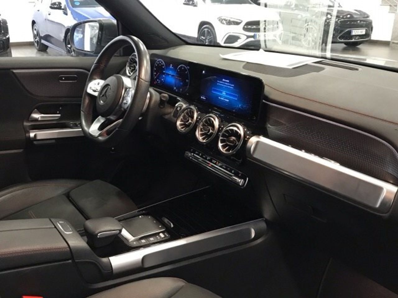 mercedes-eqb-350-4matic-amg-line-imagen-9