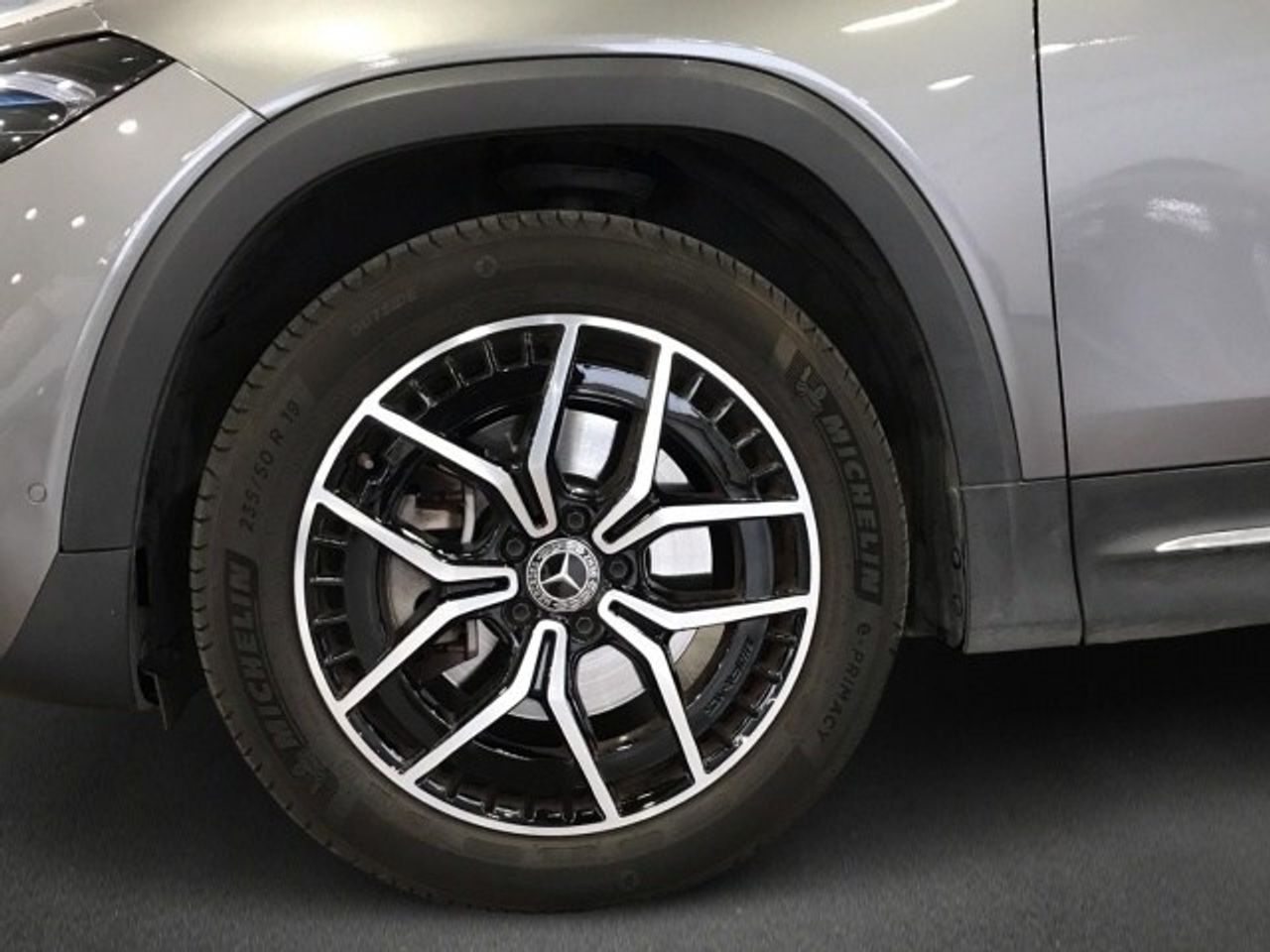 mercedes-eqb-350-4matic-amg-line-imagen-4