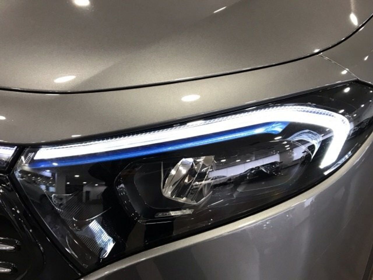 mercedes-eqb-350-4matic-amg-line-imagen-11