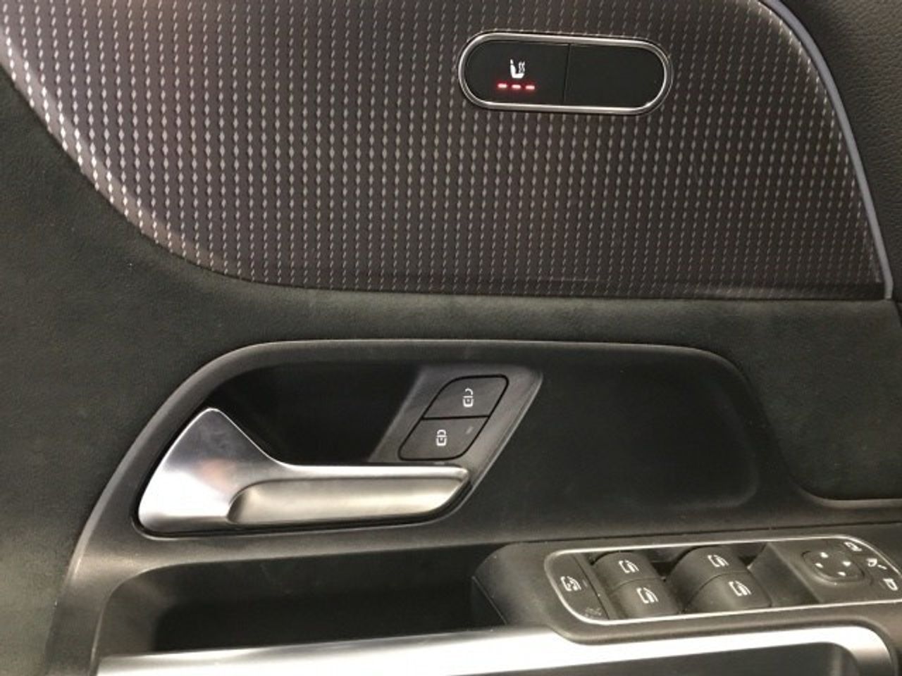 mercedes-eqb-350-4matic-amg-line-imagen-14