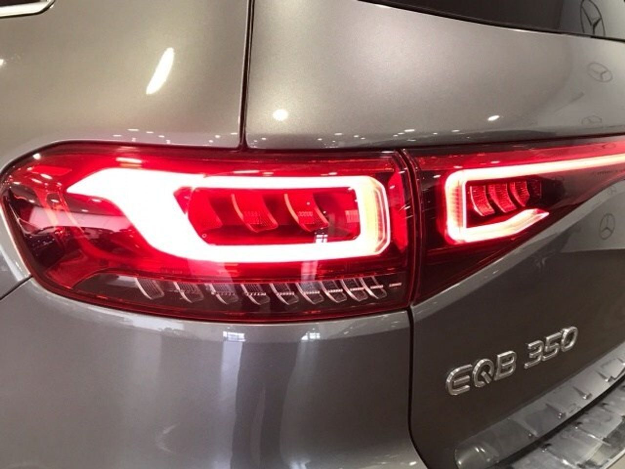 mercedes-eqb-350-4matic-amg-line-imagen-15