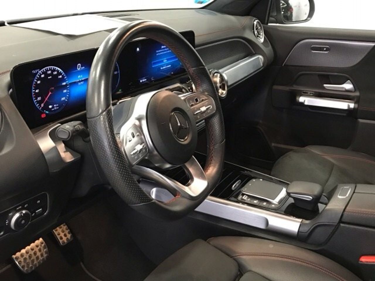 mercedes-eqb-350-4matic-amg-line-imagen-5