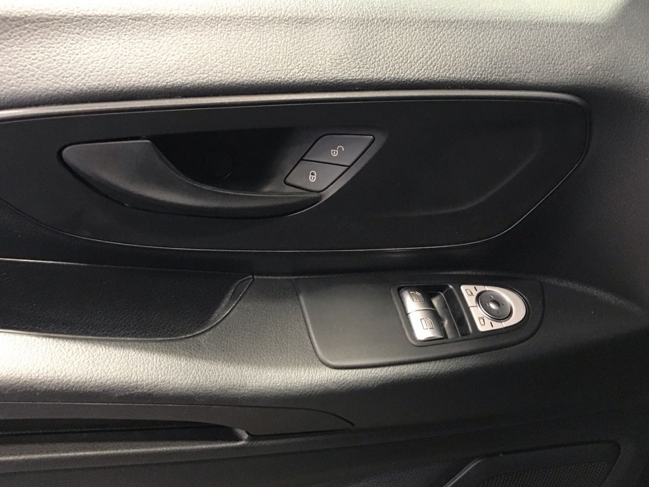 mercedes-vito-116-cdi-tourer-pro-larga-imagen-13