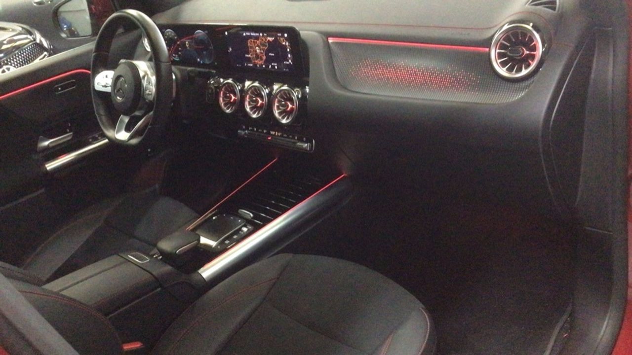 mercedes-eqa-250-amg-line-imagen-9