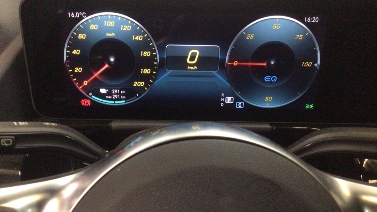 mercedes-eqa-250-amg-line-imagen-18