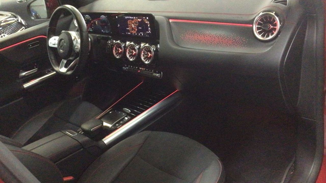 mercedes-eqa-250-amg-line-imagen-9