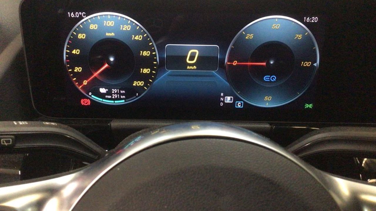 mercedes-eqa-250-amg-line-imagen-18