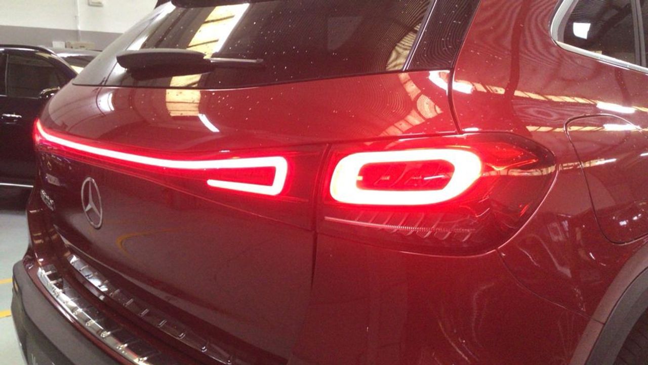 mercedes-eqa-250-amg-line-imagen-14