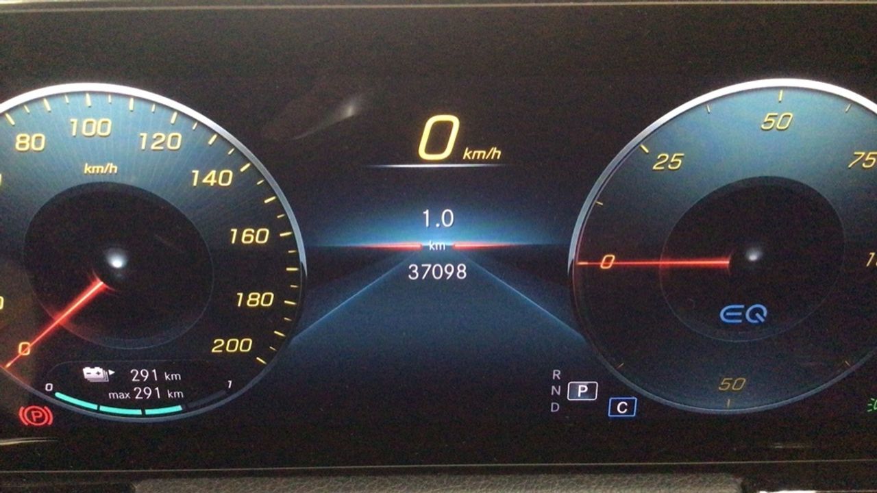 mercedes-eqa-250-amg-line-imagen-25